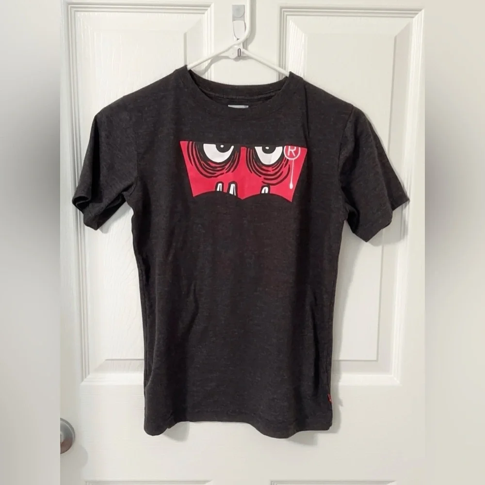 Levi's Kids Charcoal Tee with Red Graphic